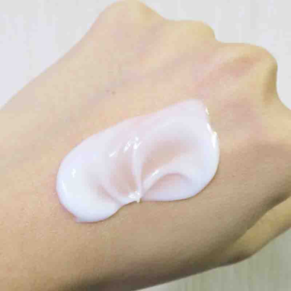 kem dưỡng ẩm Hatomugi làm sáng da chiết xuất từ hạt ý dĩ
