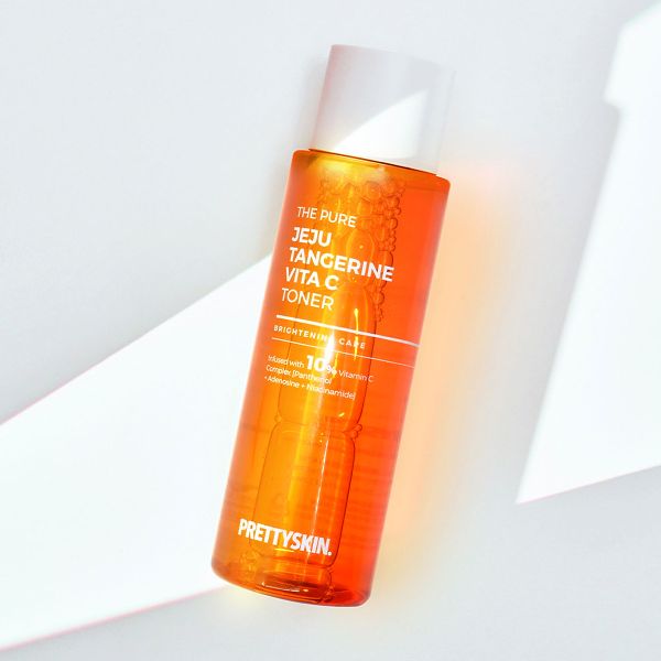 Toner Jeju Tangerine Vita C PrettySkin là nước hoa hồng chiết xuất từ những quả quýt tươi mới