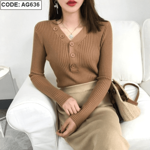 Áo len nữ tay dài phối nút Mongtogi