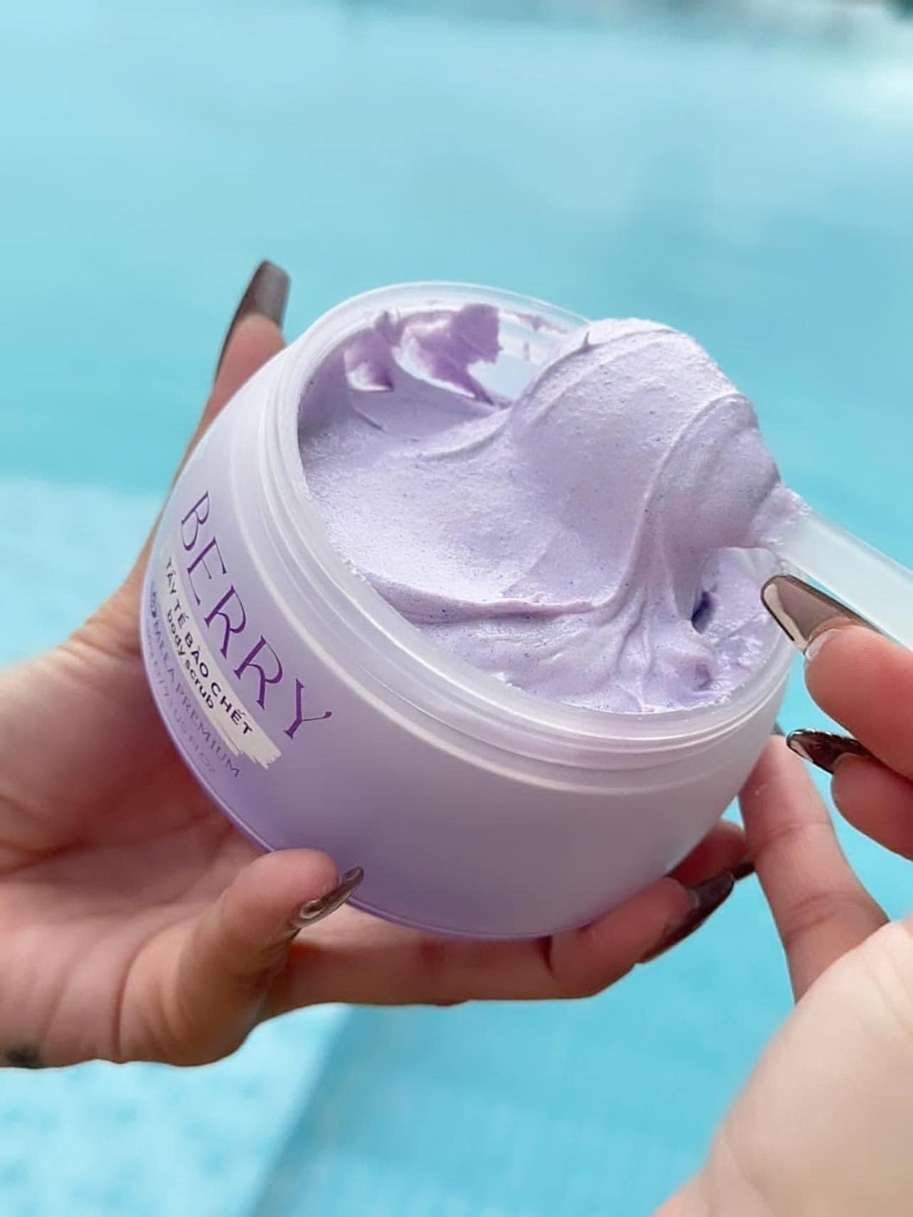 Tẩy Tế Bào Chết Berry Body Scub Meea với các hạt Scrub nhỏ giúp tẩy sạch lớp tế bào chết sần sùi thô ráp trên da một cách dịu nhẹ